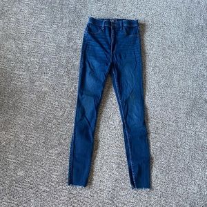 Abercrombie & Fitch • High waisted skinny jeans